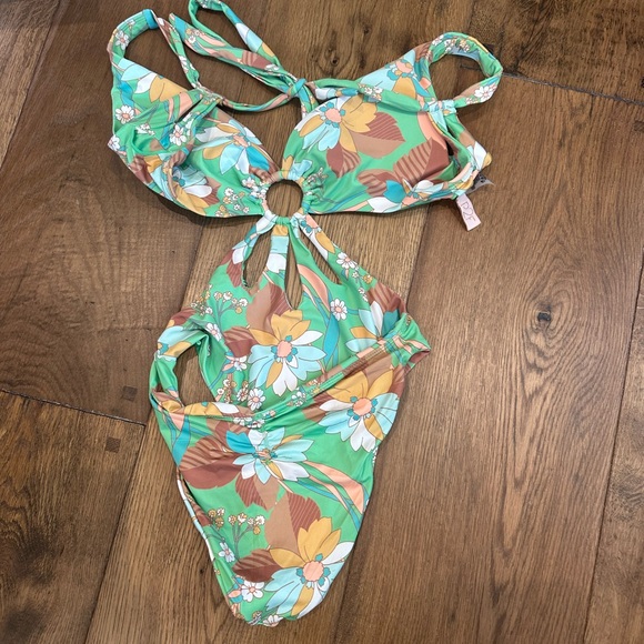 Power to the flower size small swimsuit - Picture 2 of 6